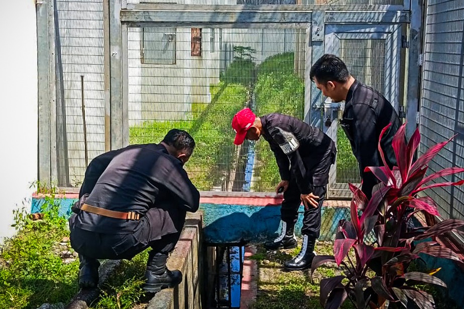 Cegah Banjir, Lapas Lombok Barat Rutin Periksa Saluran Air Saat Musim Hujan