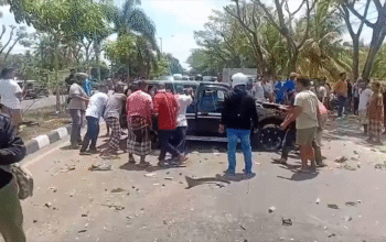 Dua Mobil Minibus Adu Banteng di Lombok, 1 Tewas 6 Luka