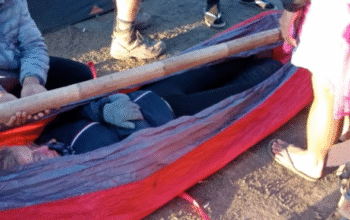 Terpeleset di Rinjani, Pendaki Asal Belgia Dievakuasi Pakai Tandu