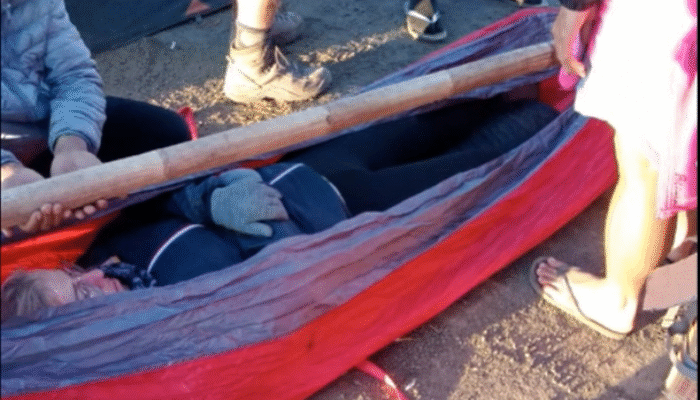 Terpeleset di Rinjani, Pendaki Asal Belgia Dievakuasi Pakai Tandu