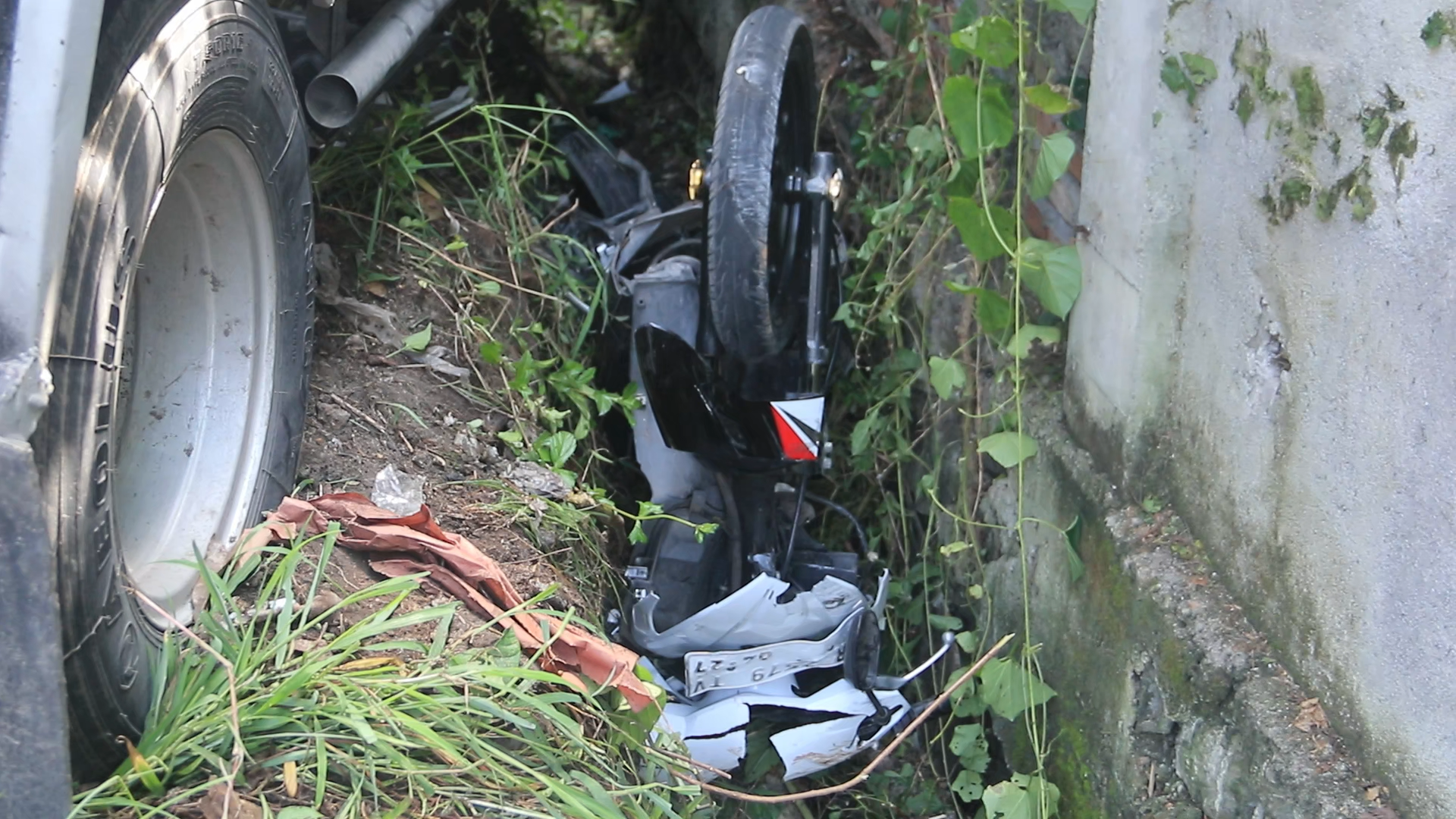 Remaja Sopir Dump Truk Tewaskan Ibu dan Anak di Jalan Raya Praya Tengah