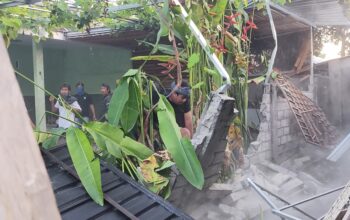 Ratusan Massa Mengamuk di Lombok Barat, Rumah Tersangka Kasus Brigadir Esco Dirusak