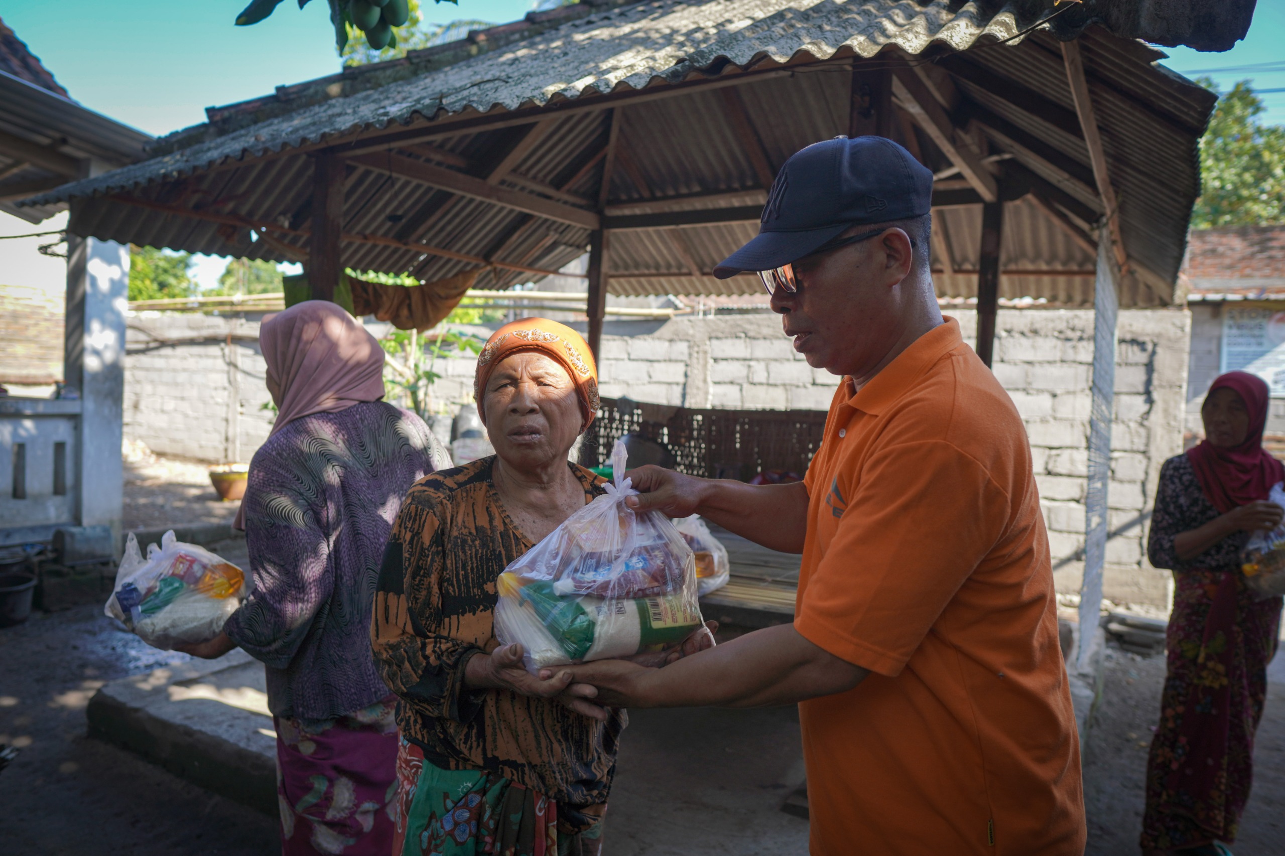 Lapas Lombok Barat Gelar Jalan Sehat dan Baksos, Bagikan 25 Paket Sembako untuk Warga Sekitar