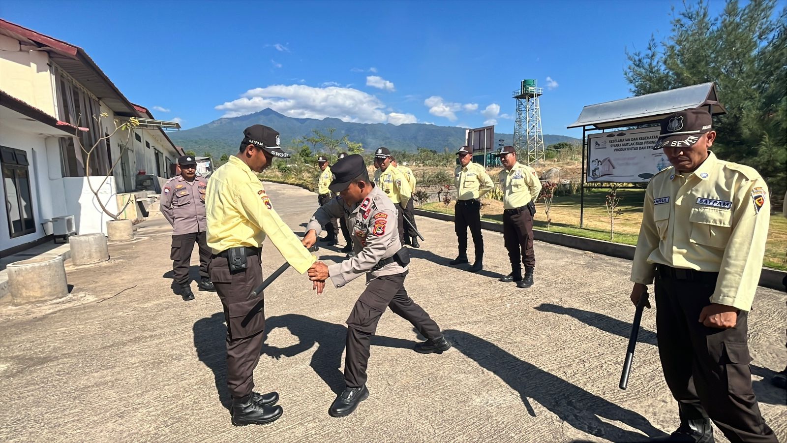 Polres Lombok Timur Latih Satpam Charoen Pokphand Kuasai Teknik Pengamanan Dasar