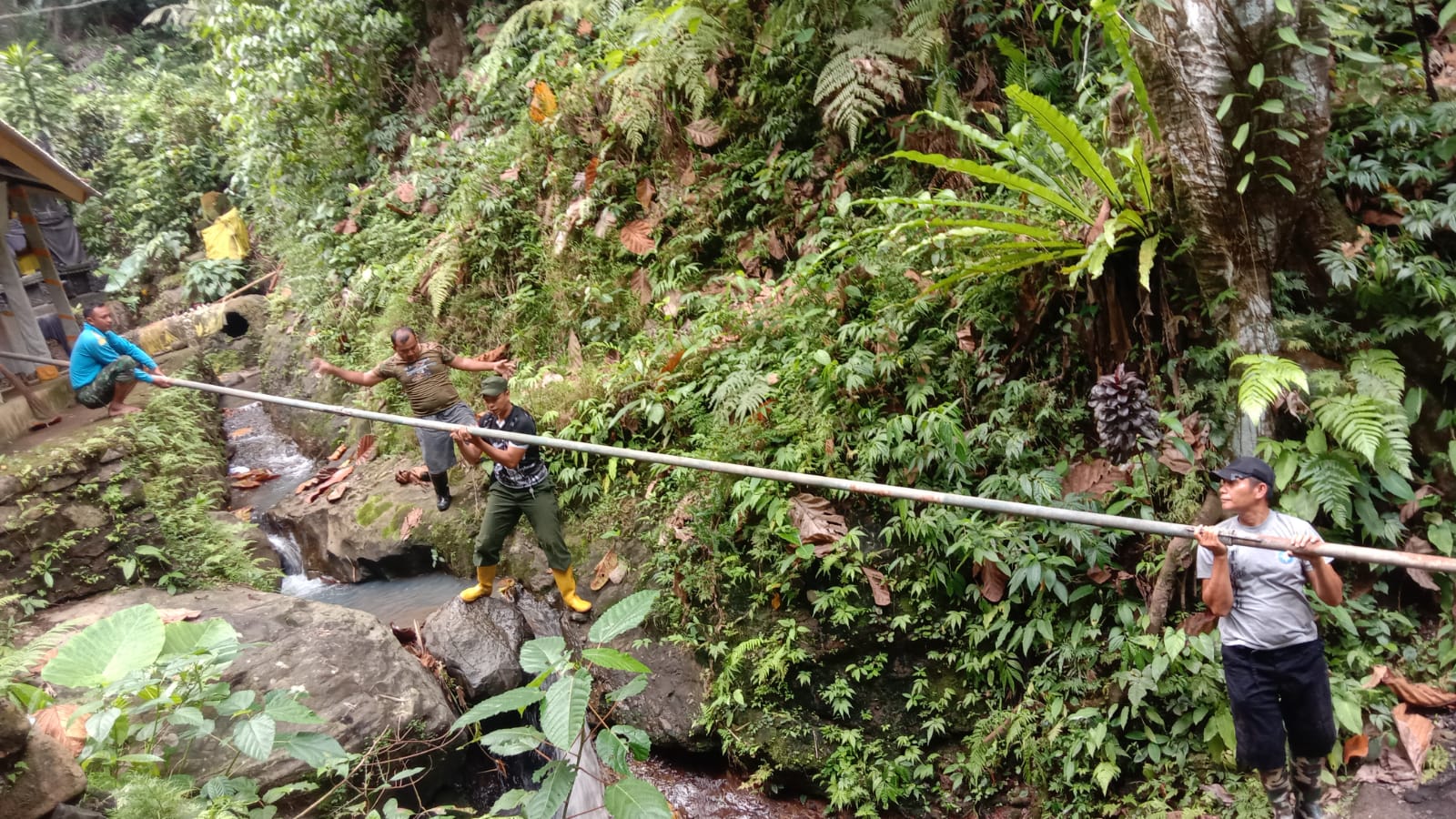 TMMD ke-126 Kodim 1606 Mataram Bangun Pompa Hidram, Warga Giri Madia Kini Nikmati Air Bersih Melimpah