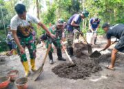 Meski Diguyur Hujan, TMMD Lingsar Tetap Tancap Gas Bangun Jalan dan Talut