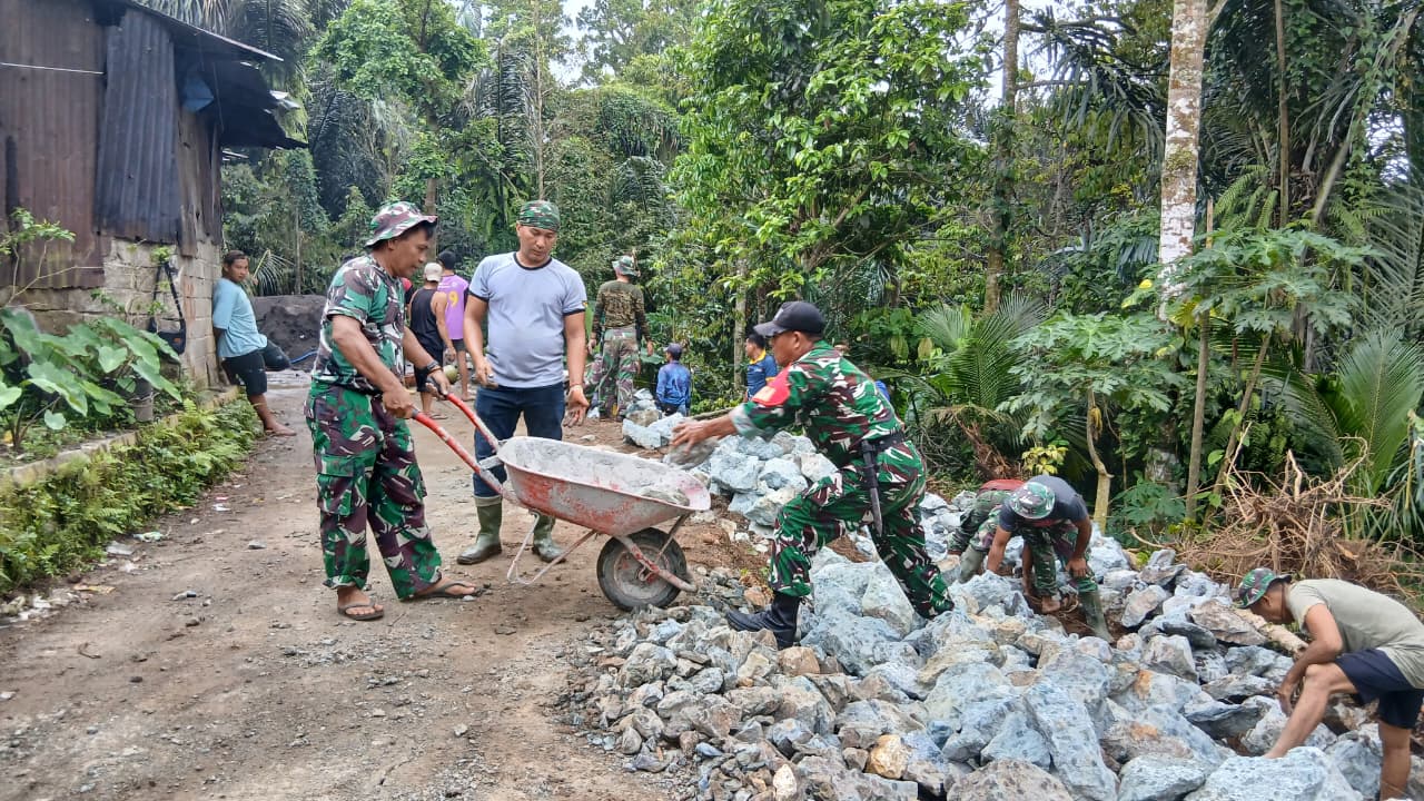 TMMD ke-126 Kodim 1606 Mataram Kebut Pembangunan Talud di Giri Madia
