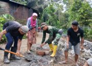 Inak Nur, Perempuan 65 Tahun yang Ikut Bantu TNI Bangun Jalan TMMD di Lombok Barat