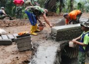 Hujan Deras Tak Halangi Semangat TNI dan Warga Giri Madia Lembur Bangun Jalan Beton TMMD ke-126