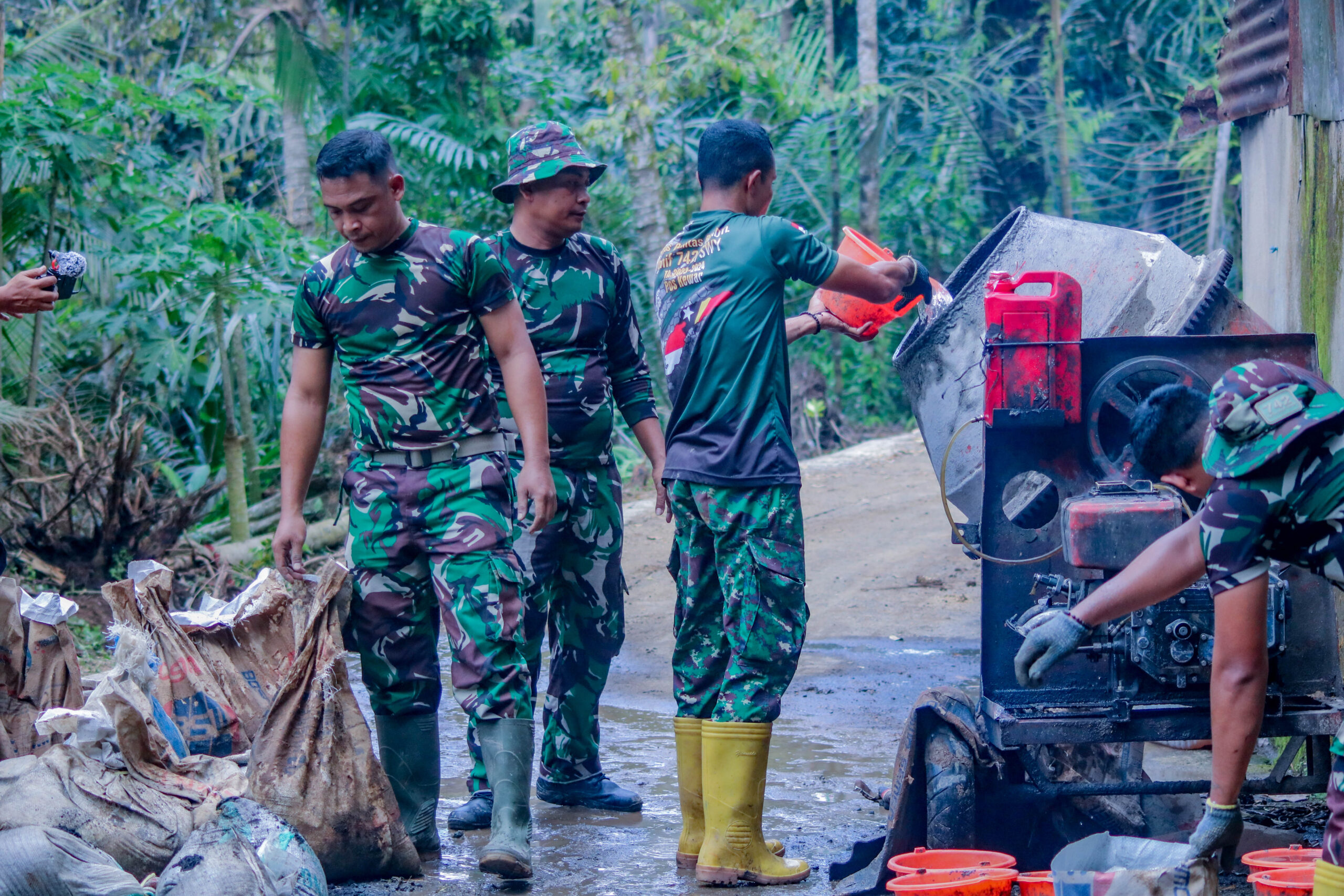 TMMD ke-126 Kodim 1606 Mataram Bangun Infrastruktur di Kaki Gunung Rinjani, Dongkrak Akses dan Ekonomi Warga Terisolir