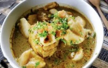 Viral! Lontong Kikil Murah Meriah di Depan Taman Sangkareang Mataram, Pagi Sudah Ludes