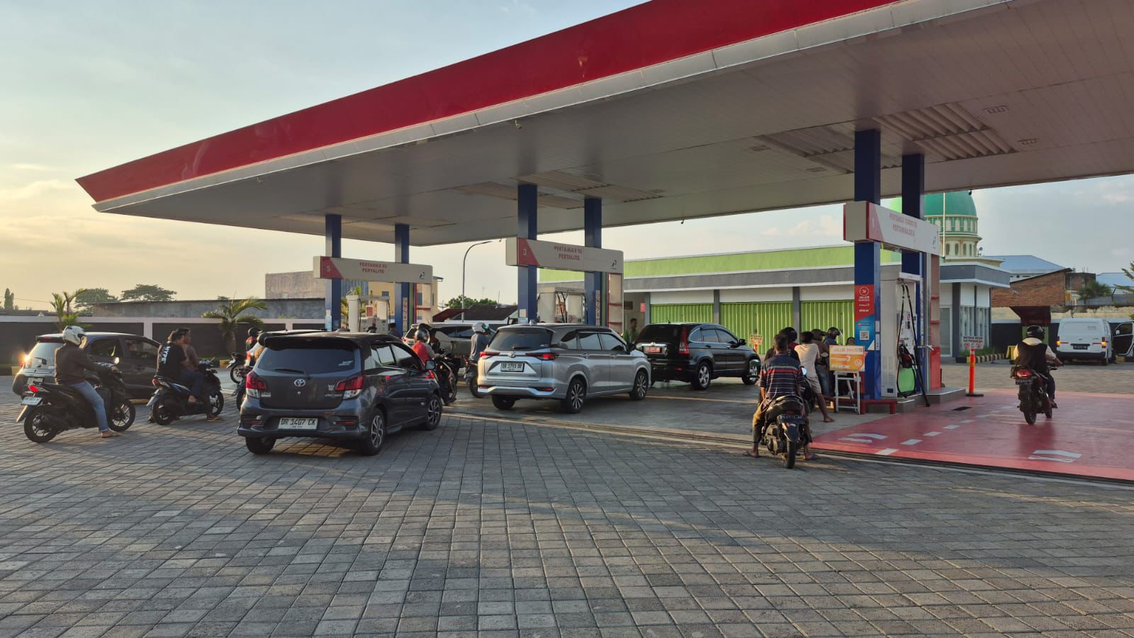 Cuaca Buruk Ganggu Distribusi BBM, Pertamina Pastikan Suplai Lombok Aman