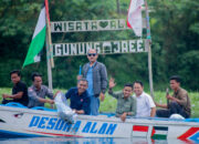 Telkomsel Gandeng FWE NTB Tebar Benih Ikan di Gunung Jae