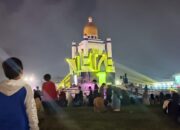 Ribuan Warga Padati GMS Lombok Barat, Atraksi Air 3D Jadi Magnet Malam Tahun Baru