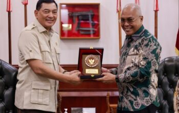  Robot Santa Knalpot Brong Jadi Ikon Pos Pengamanan Nataru di Mataram