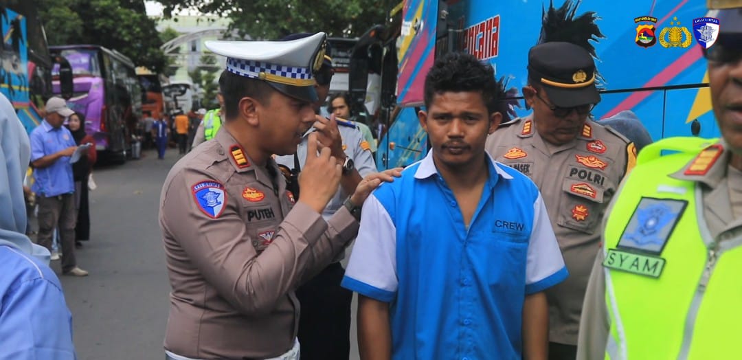 Jelang Nataru 2025–2026, Polisi Ramp Check Bus di Mataram: Ini Temuan dan Tujuannya