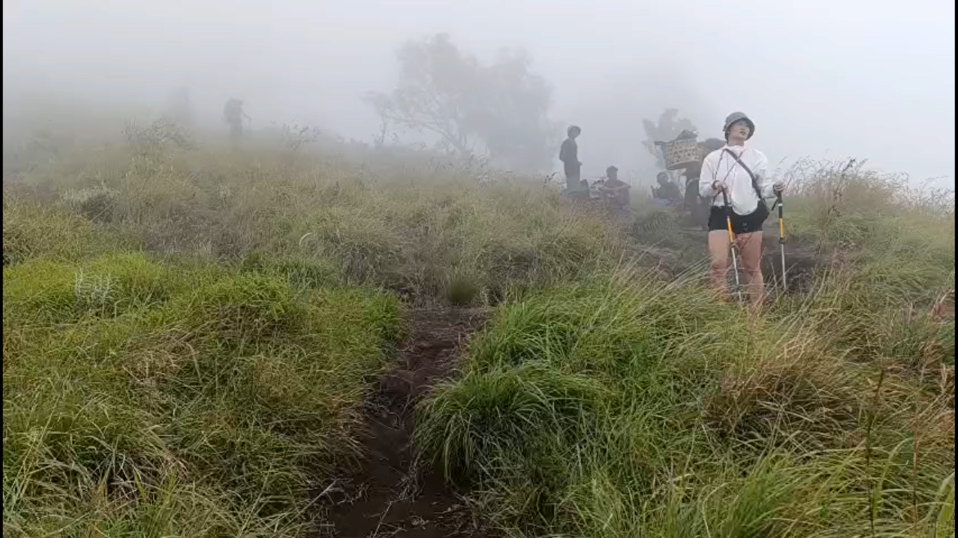 Pendaki 18 Tahun Tewas Jatuh di Jalur Ilegal Aik Berik,