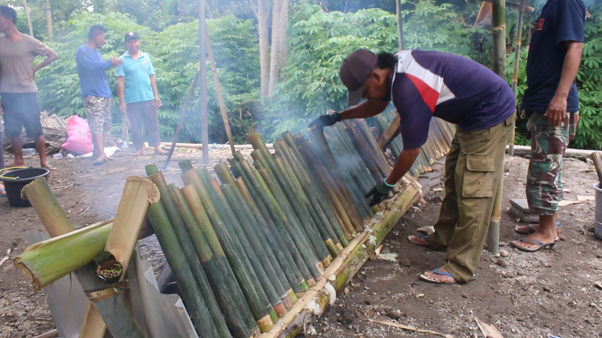 Warga Batu Kumbung Gelar Bakar Timbung Massal Jelang Panen, Tradisi Kuno yang Terus Dilestarikan