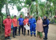 Aksi Sigap Damkar Gerung Evakuasi Tawon Vespa di Permukiman Warga