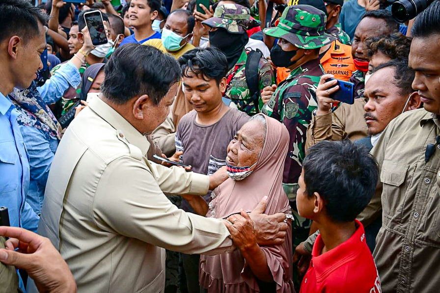 Prabowo Pastikan Negara Hadir di Tengah Bencana: Kita Datang untuk Cari Solusi