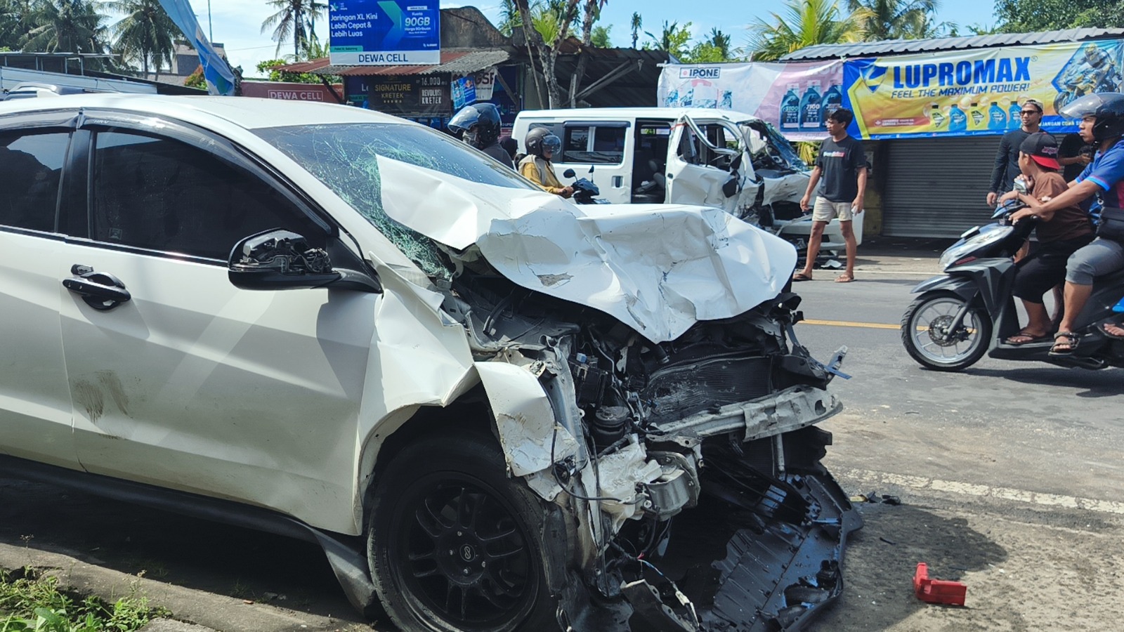 Kecelakaan Adu Jangkrik di Jalan Raya Senggigi, Tiga Kendaraan Terlibat, Tiga Orang Luka