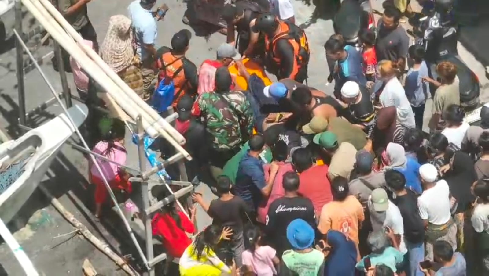 Sempat Pingsan di Laut, Nelayan Labuapi Berhasil Diselamatkan Tim SAR Gabungan