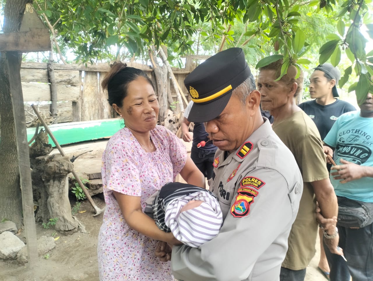 Miris! Bayi Perempuan Ditemukan Hidup dalam Plastik di Kayangan Lombok Utara