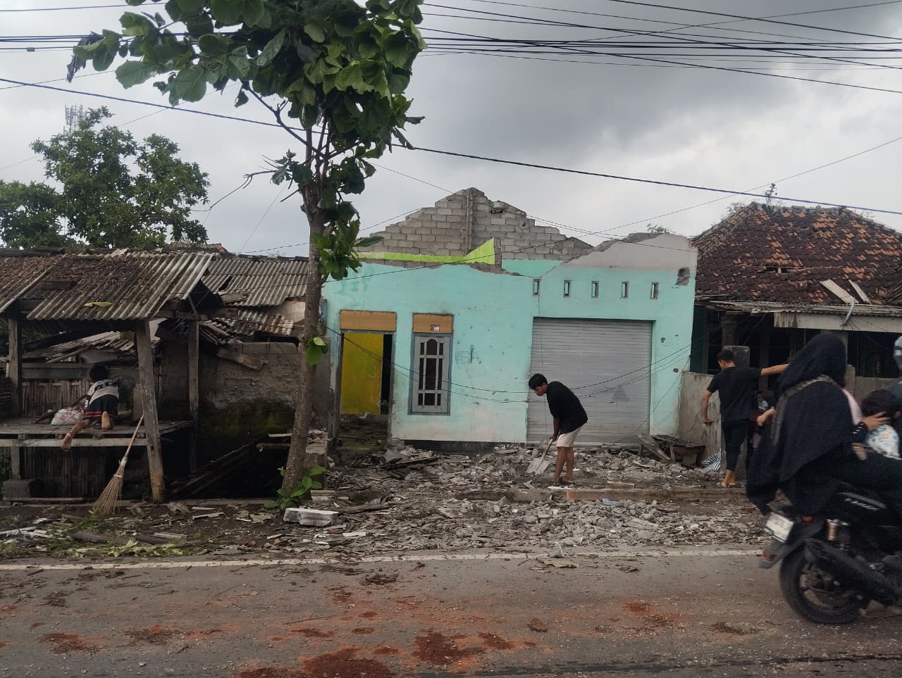 Angin Puting Beliung Terjang Sakra Timur, 40 KK Terdampak dan 3 Warga Luka