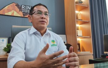 Pendaki Rinjani Turun Tajam di 2025, Tapi PNBP Justru Pecah Rekor