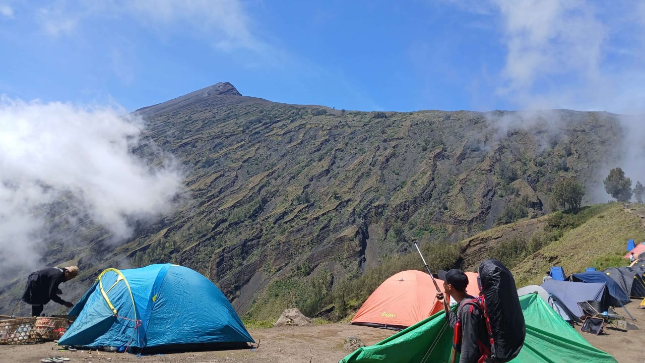 Musim Hujan, Pendakian Gunung Rinjani Resmi Ditutup Sementara