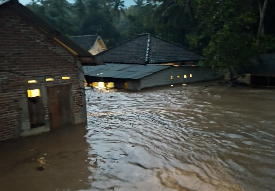 Hujan Lebat Picu Banjir Sekotong, Ratusan KK Terdampak