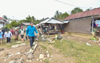 Tinjau Banjir Sekotong, Miq Iqbal Siapkan Solusi Jangka Panjang