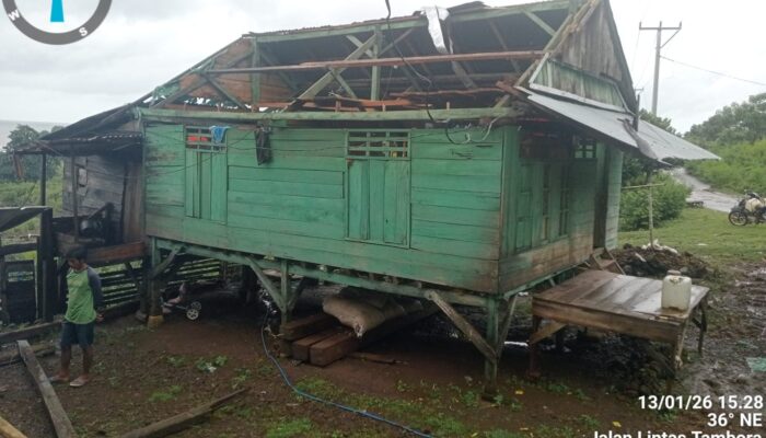 Hujan Lebat dan Angin Kencang Rusak Puluhan Rumah di Bima