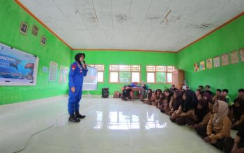 Polairud Sumbawa Tanamkan Kesadaran Lingkungan Lewat Sekolah Konservasi