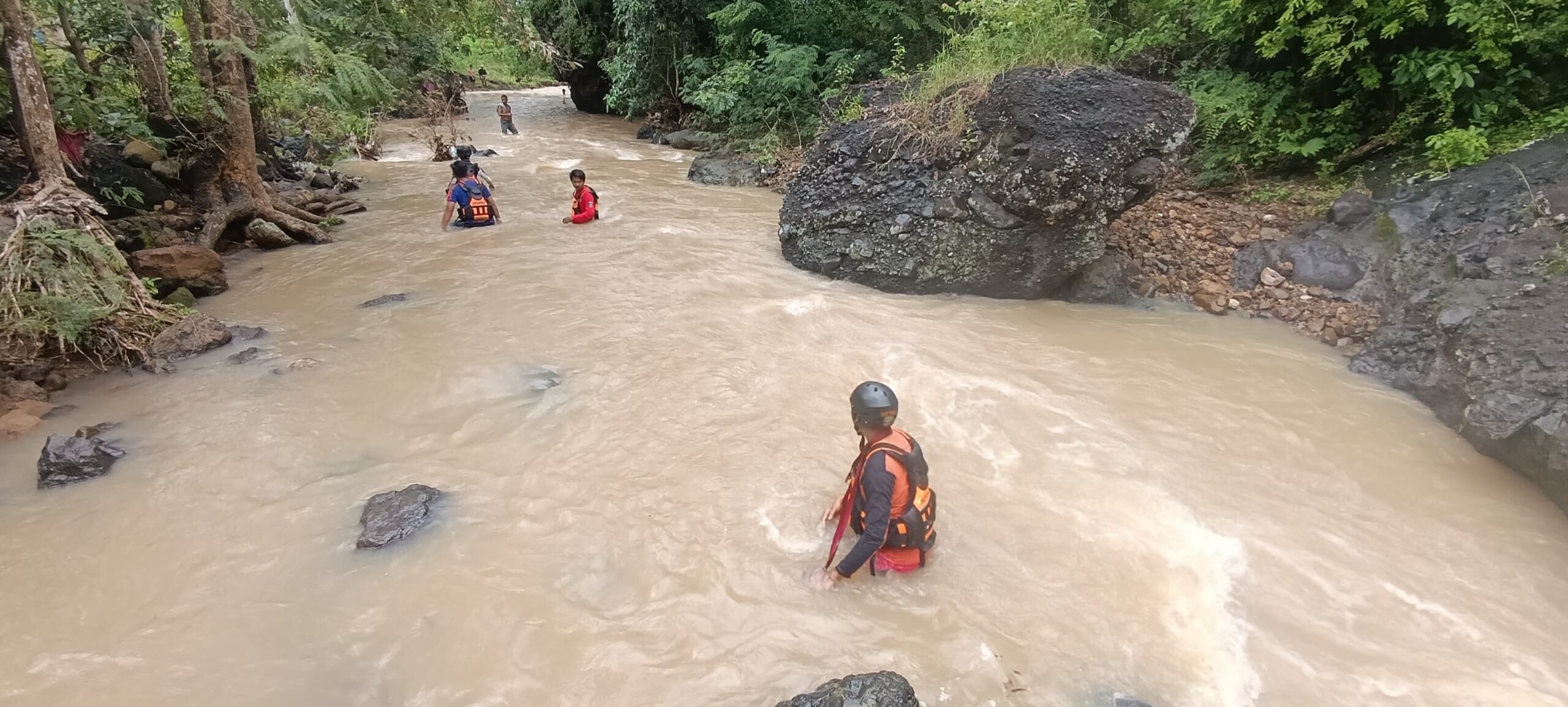Diduga Terseret Arus Sungai, Warga Lansia Lombok Tengah Belum Ditemukan