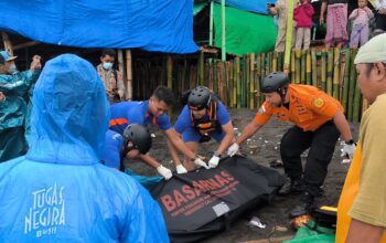 Aliran Sungai Melau Seret Korban hingga Laut, Lansia Ditemukan Meninggal