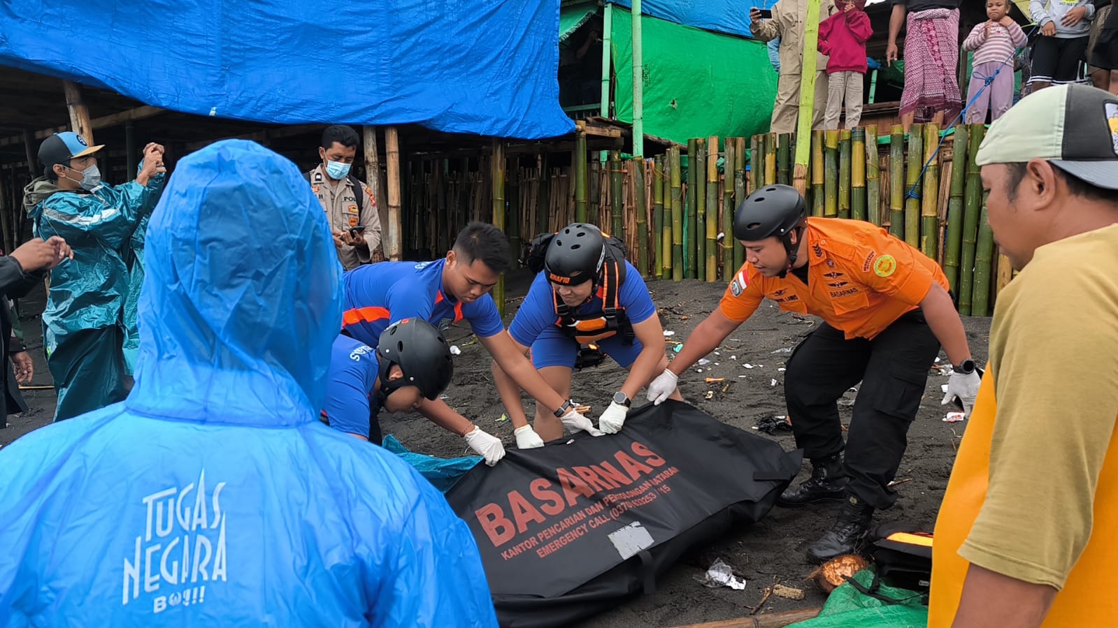 Aliran Sungai Melau Seret Korban hingga Laut, Lansia Ditemukan Meninggal