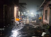 Gelombang Pasang 5 Meter Terjang Ampenan, Puluhan Rumah Warga Rusak