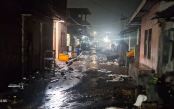 Gelombang Pasang 5 Meter Terjang Ampenan, Puluhan Rumah Warga Rusak