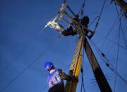 Tiang Listrik Hanyut Diterjang Banjir, PLN NTB Bergerak Cepat Pulihkan Listrik Pelangan