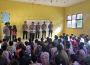 Brimob Polda NTB Turun Tangan Bersihkan Sekolah Pascabencana di Aceh Tamiang