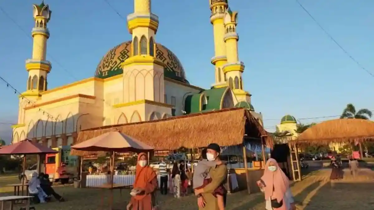 7 Rekomendasi Tempat Ngabuburit di Lombok, dari Pantai hingga Masjid Ikonik