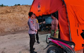 Brimob Polda NTB Dirikan Tenda Darurat, Warga Jerowaru Terdampak Banjir Terbantu