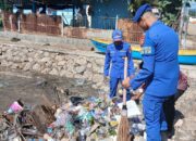 Polairud Polda NTB Bersihkan Pantai Sape, Libatkan TNI AL hingga PSDKP
