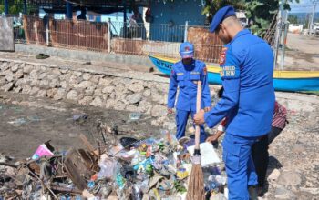 Polairud Polda NTB Bersihkan Pantai Sape, Libatkan TNI AL hingga PSDKP