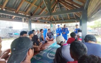 Cegah Bom Ikan di Teluk Saleh, Polisi Perairan NTB Edukasi Puluhan Nelayan