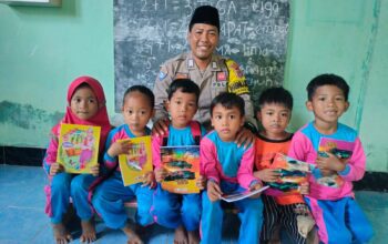 Sosok Bripka Agus Salim, Polisi NTB yang Konsisten Bantu Difabel dan Warga Miskin