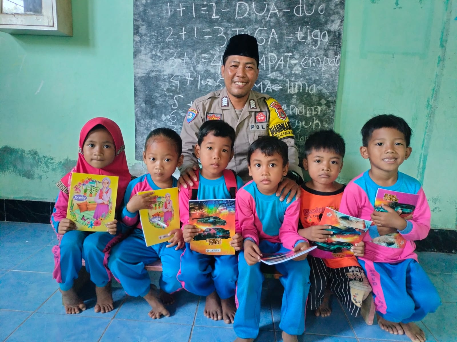 Sosok Bripka Agus Salim, Polisi NTB yang Konsisten Bantu Difabel dan Warga Miskin