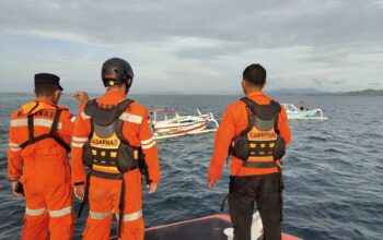 Detik-detik Penyelamatan 6 Pemancing Terombang-ambing di Laut Lombok Barat