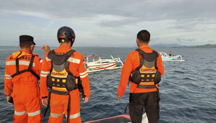 Detik-detik Penyelamatan 6 Pemancing Terombang-ambing di Laut Lombok Barat